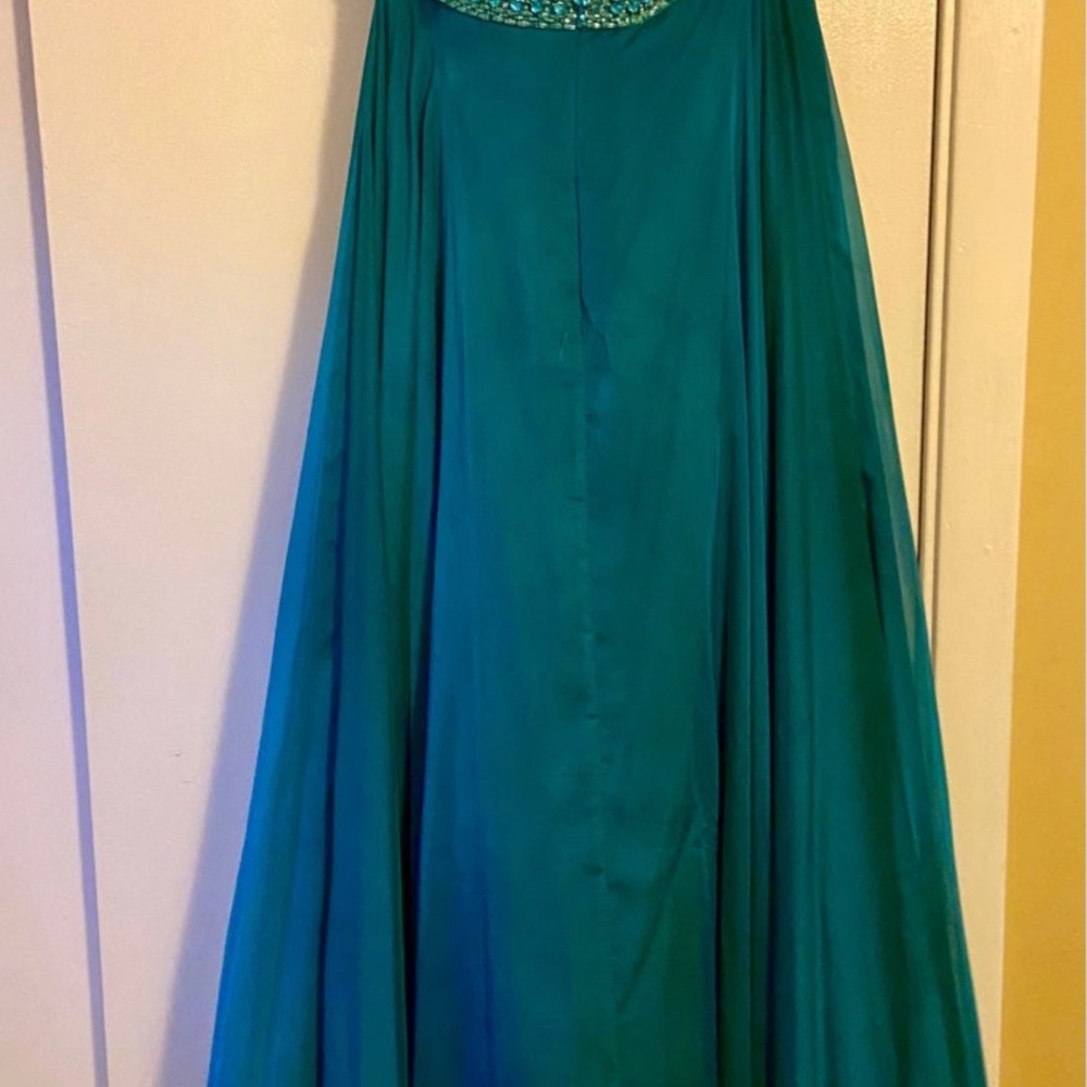 Dress - Picture 5 of 9